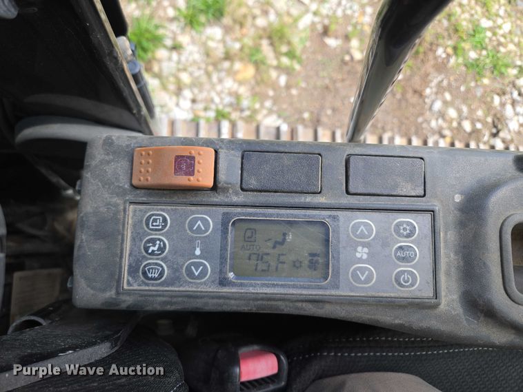 image for item EM7426 2014 Link-Belt 210X3 excavator