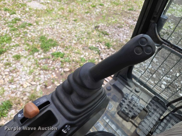 image for item EM7426 2014 Link-Belt 210X3 excavator