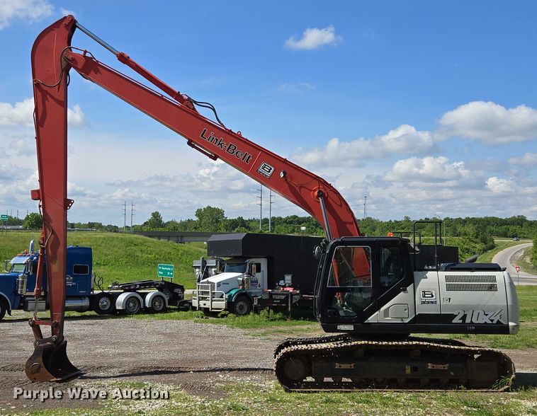 image for item EM7427 2019 Link-Belt 210X4 long reach excavator