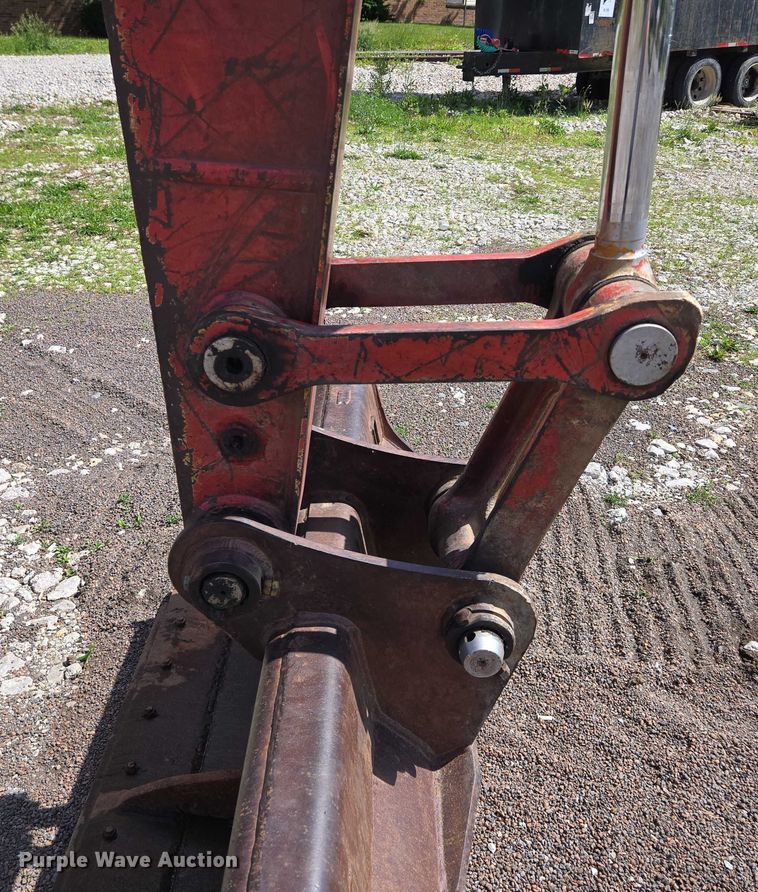 image for item EM7427 2019 Link-Belt 210X4 long reach excavator