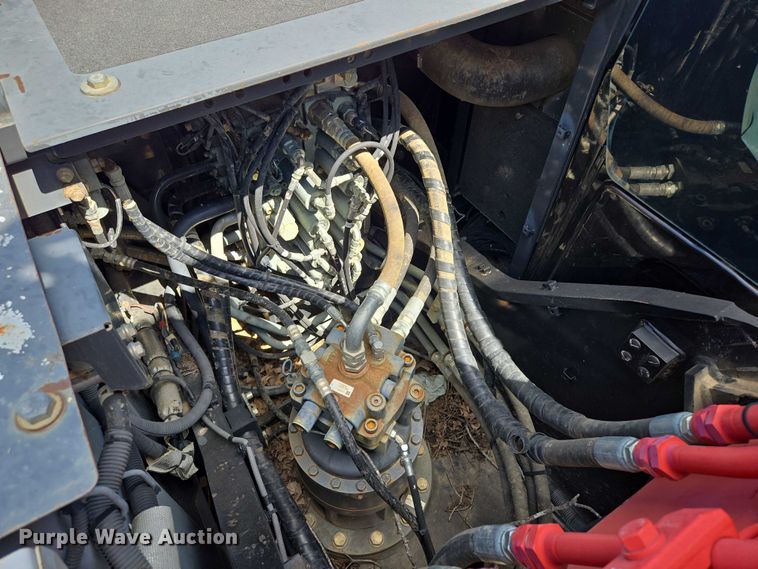 image for item EM7427 2019 Link-Belt 210X4 long reach excavator