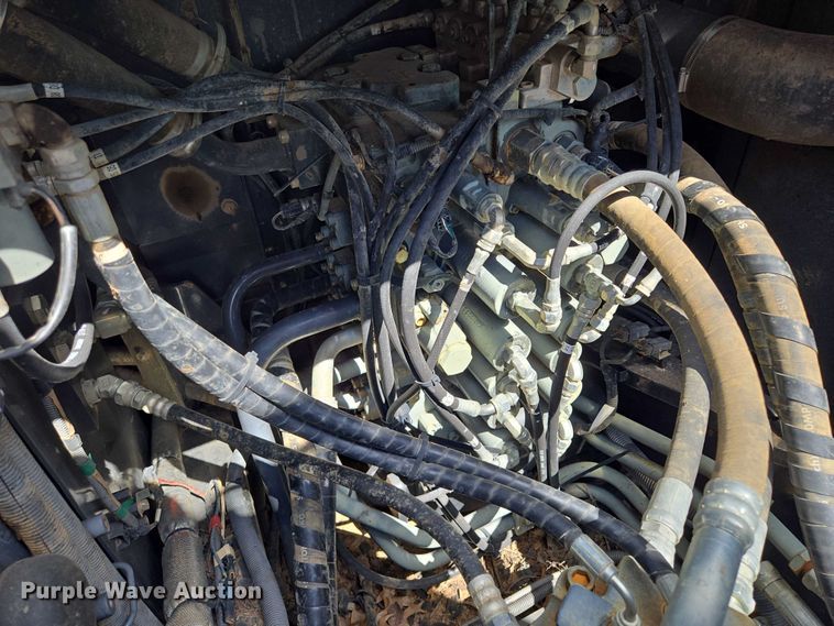 image for item EM7427 2019 Link-Belt 210X4 long reach excavator