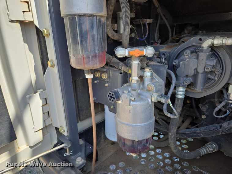 image for item EM7427 2019 Link-Belt 210X4 long reach excavator