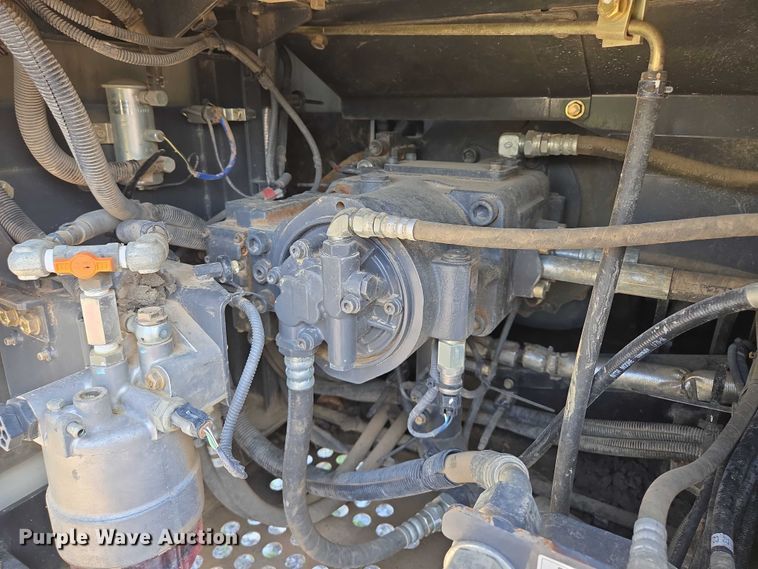 image for item EM7427 2019 Link-Belt 210X4 long reach excavator