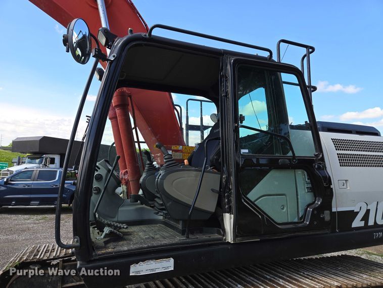 image for item EM7427 2019 Link-Belt 210X4 long reach excavator