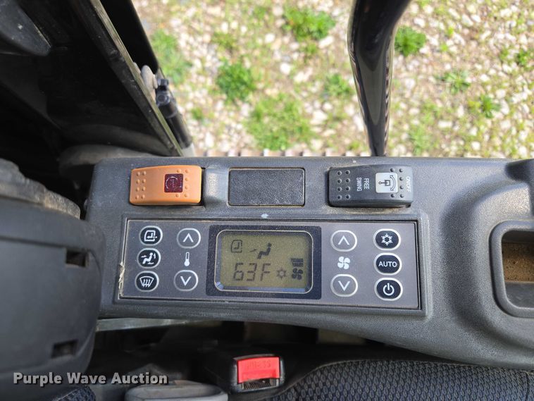 image for item EM7427 2019 Link-Belt 210X4 long reach excavator