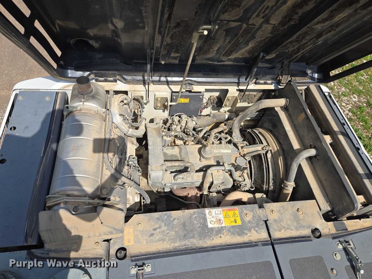 image for item EM7427 2019 Link-Belt 210X4 long reach excavator