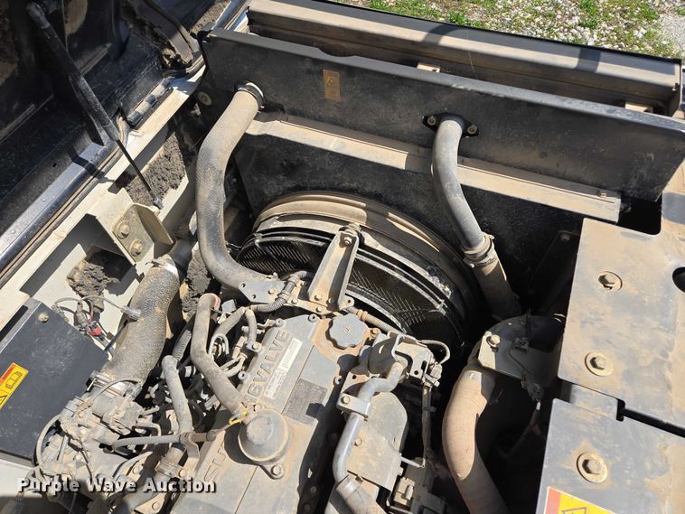 image for item EM7427 2019 Link-Belt 210X4 long reach excavator