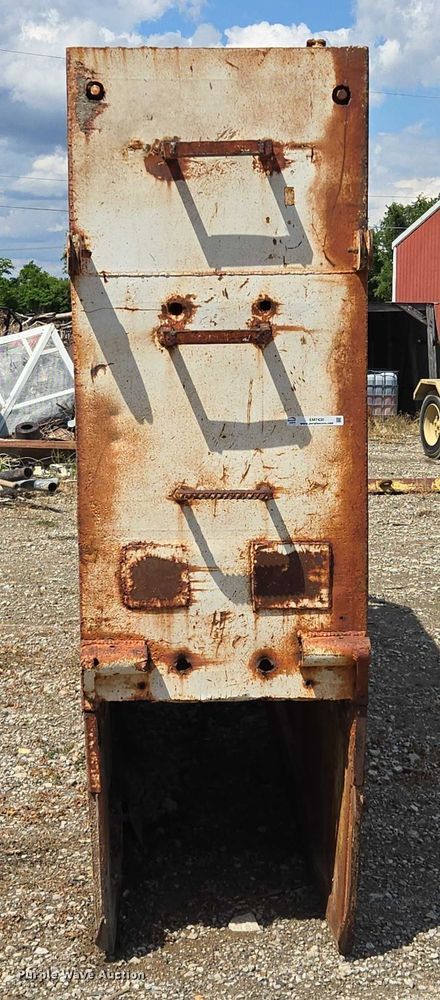 image for item EM7430 Trench box