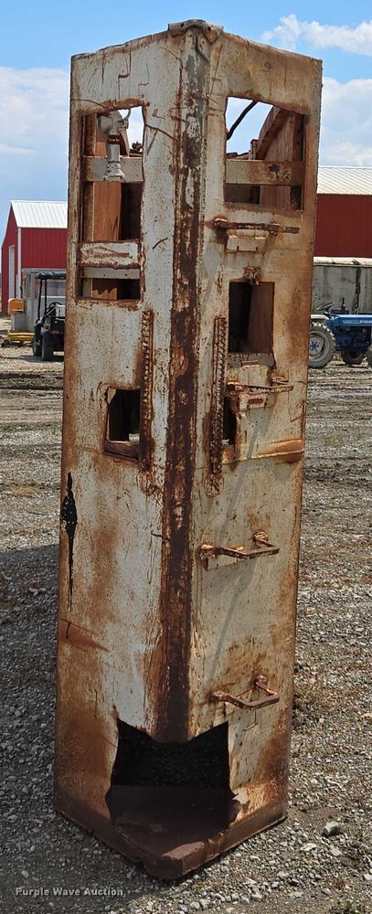 image for item EM7430 Trench box