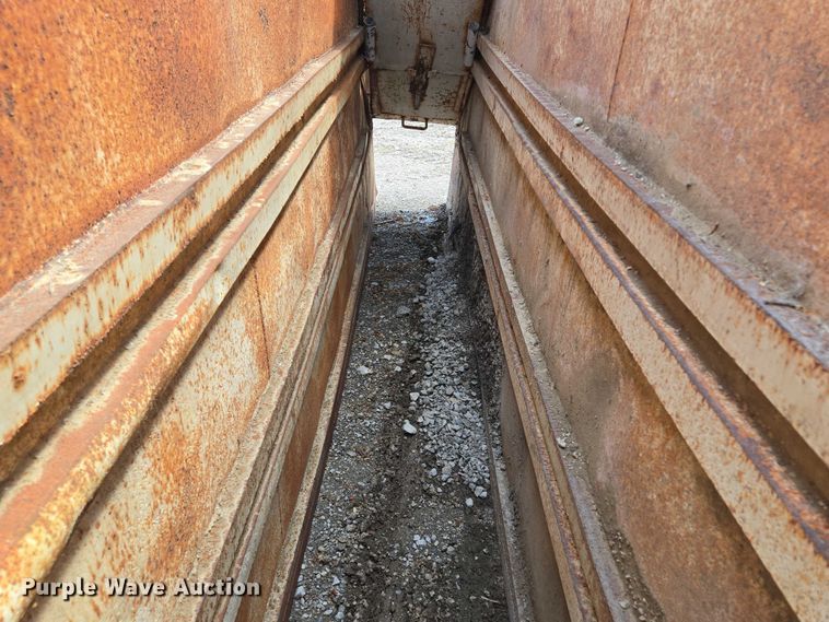 image for item EM7430 Trench box