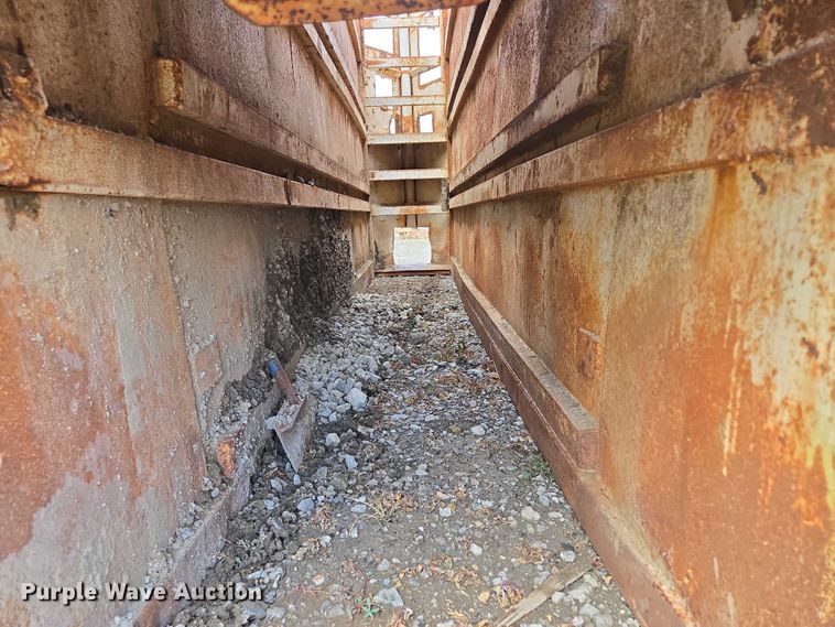 image for item EM7430 Trench box