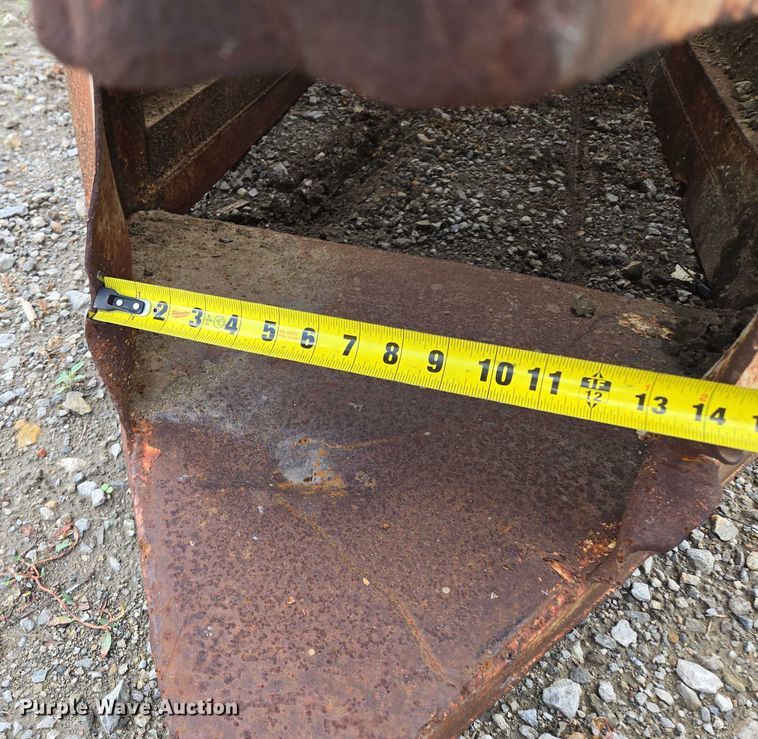 image for item EM7430 Trench box