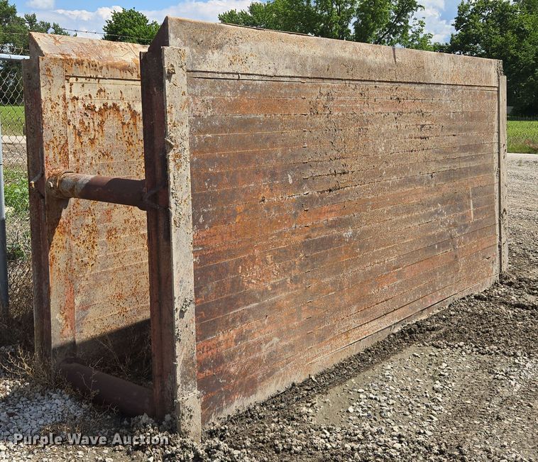 image for item EM7431 Trench box