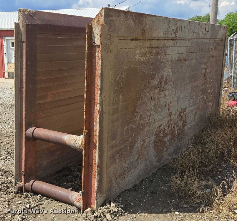 image for item EM7431 Trench box