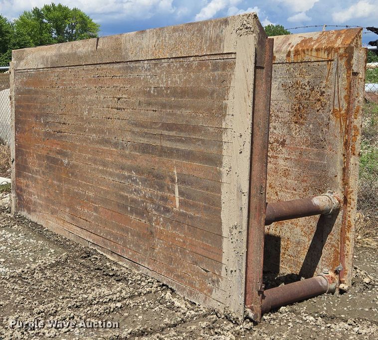 image for item EM7431 Trench box