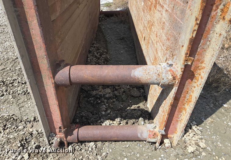 image for item EM7431 Trench box