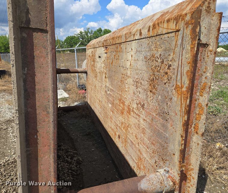 image for item EM7431 Trench box