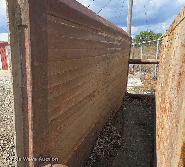 image for item EM7431 Trench box