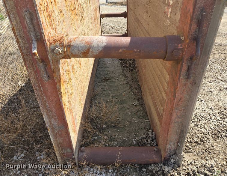 image for item EM7431 Trench box