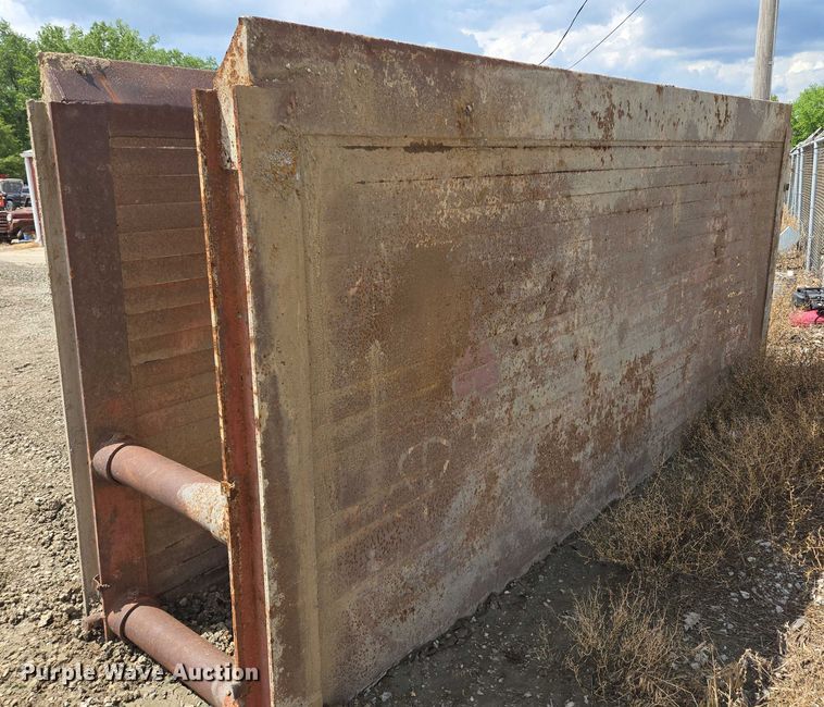 image for item EM7431 Trench box