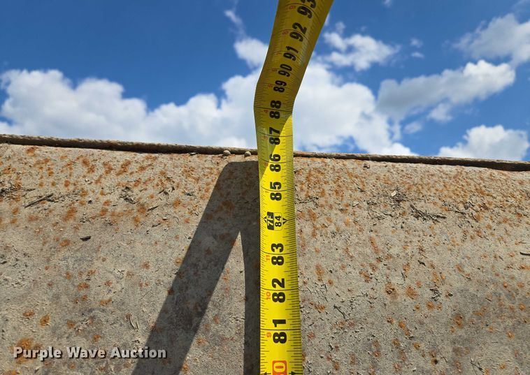 image for item EM7431 Trench box