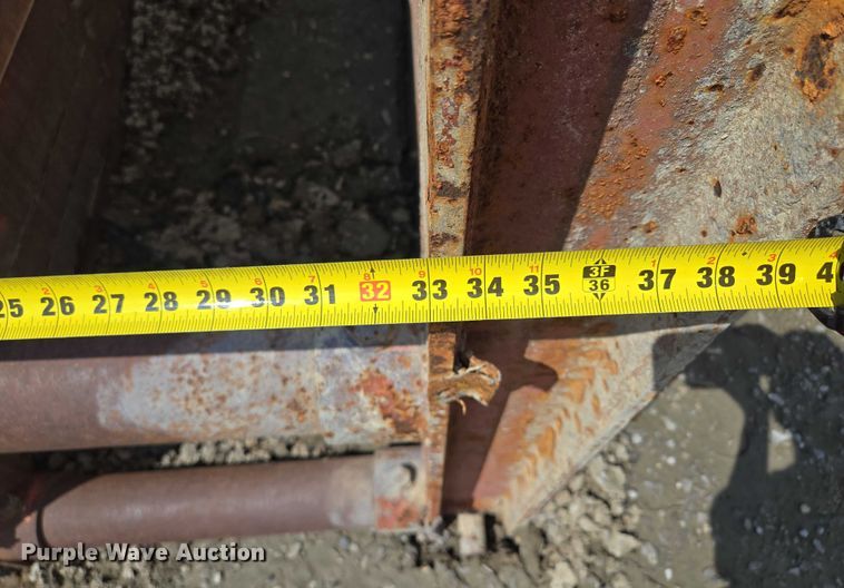 image for item EM7431 Trench box