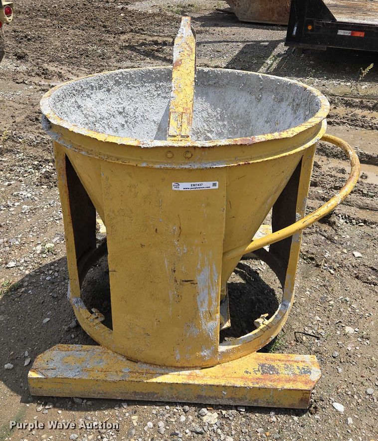 image for item EM7437 Concrete bucket