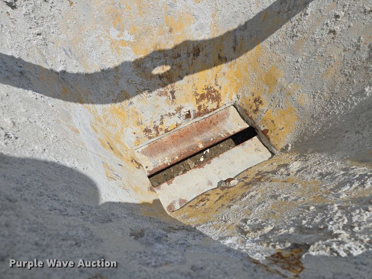 image for item EM7437 Concrete bucket