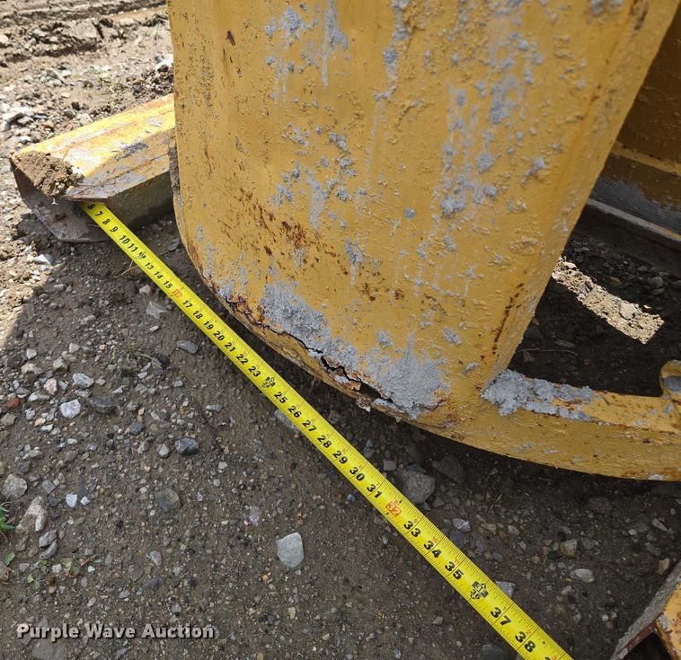 image for item EM7437 Concrete bucket