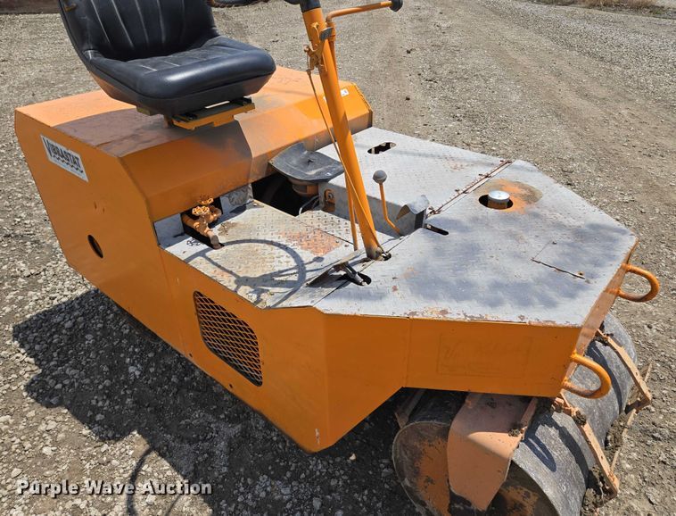 image for item EM7438 Rosco Mfg. Co. Vibrastat double drum roller