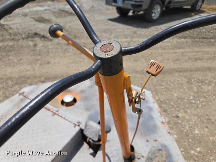 image for item EM7438 Rosco Mfg. Co. Vibrastat double drum roller