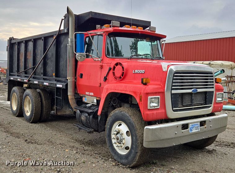 image for item EM7447 1995 Ford L9000 dump truck