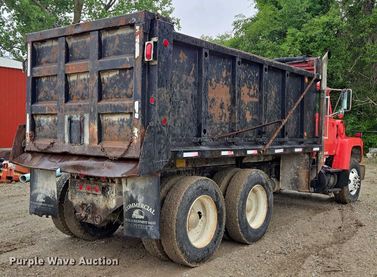 image for item EM7447 1995 Ford L9000 dump truck