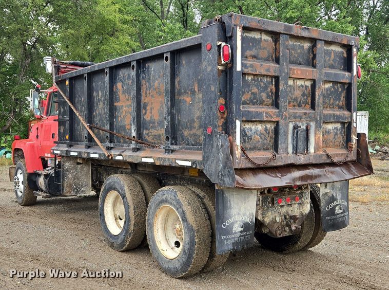 image for item EM7447 1995 Ford L9000 dump truck