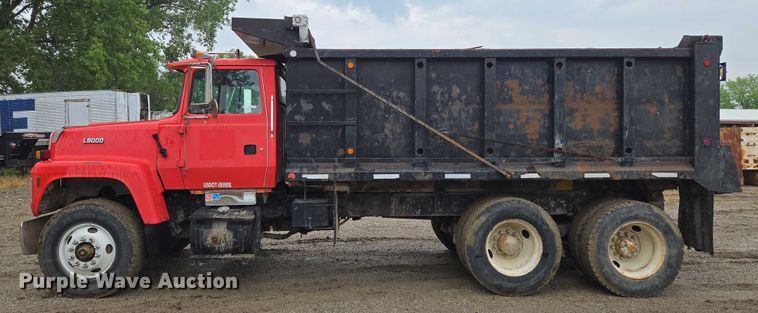 image for item EM7447 1995 Ford L9000 dump truck