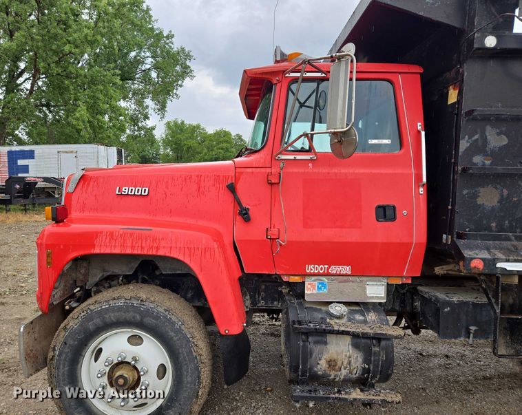 image for item EM7447 1995 Ford L9000 dump truck