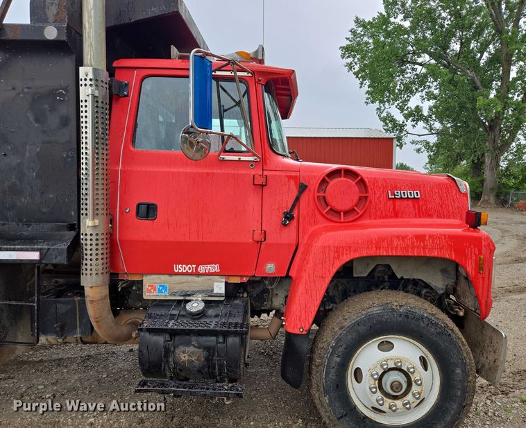 image for item EM7447 1995 Ford L9000 dump truck
