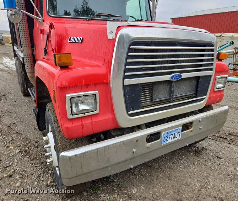 image for item EM7447 1995 Ford L9000 dump truck
