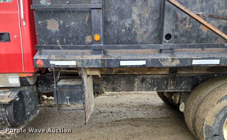 image for item EM7447 1995 Ford L9000 dump truck