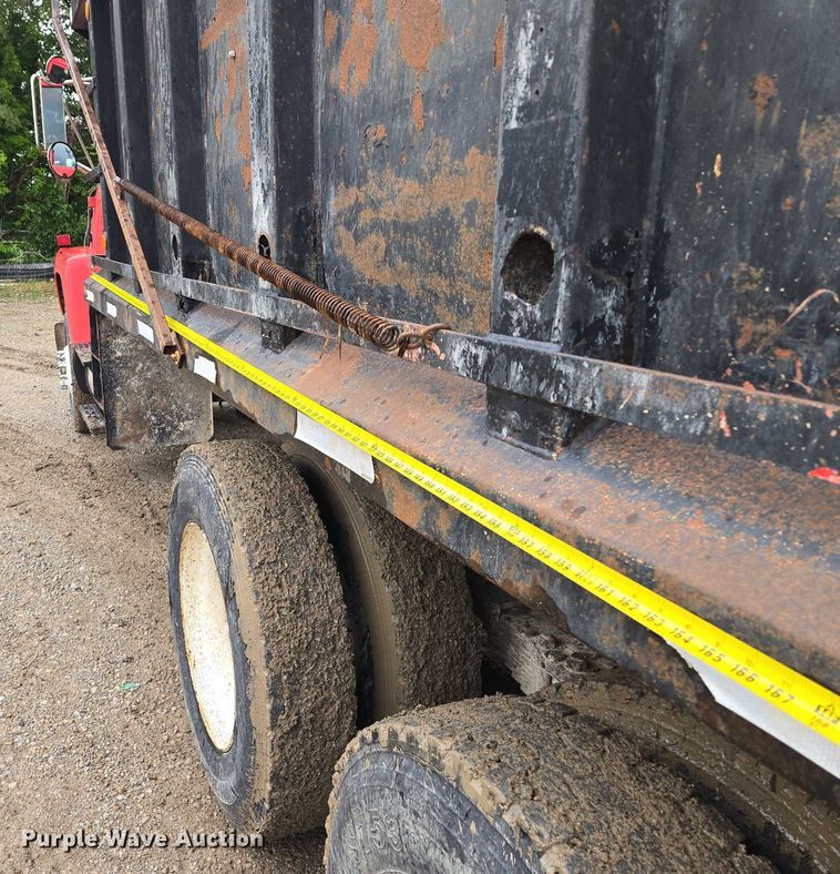 image for item EM7447 1995 Ford L9000 dump truck