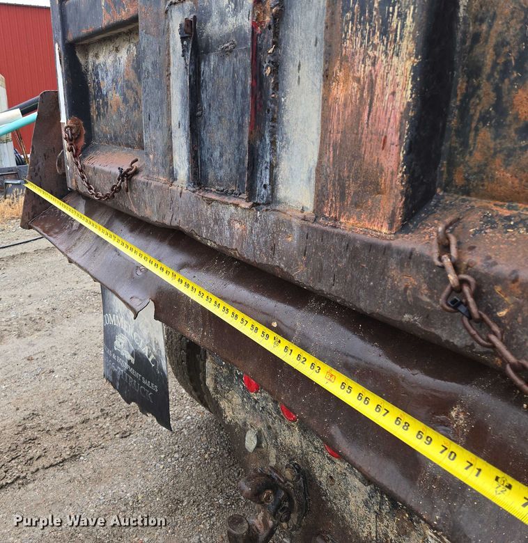 image for item EM7447 1995 Ford L9000 dump truck