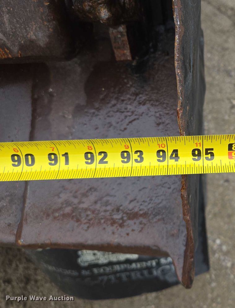 image for item EM7447 1995 Ford L9000 dump truck