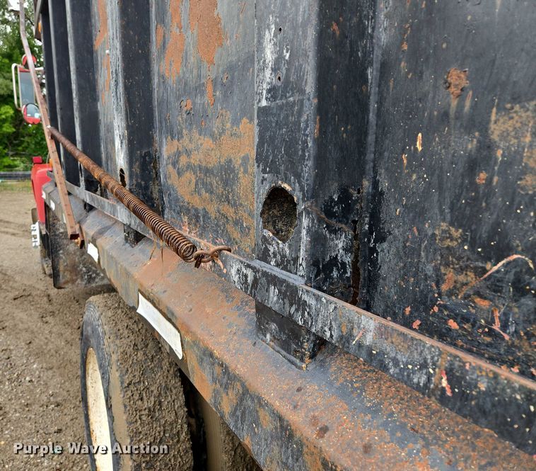 image for item EM7447 1995 Ford L9000 dump truck