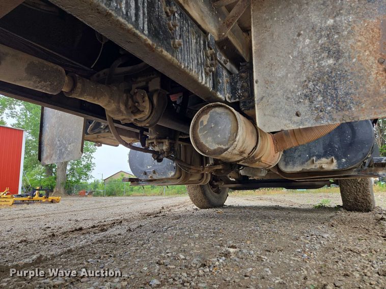 image for item EM7447 1995 Ford L9000 dump truck