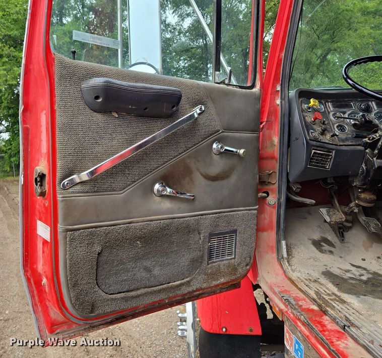 image for item EM7447 1995 Ford L9000 dump truck