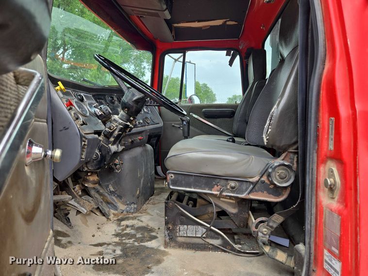 image for item EM7447 1995 Ford L9000 dump truck