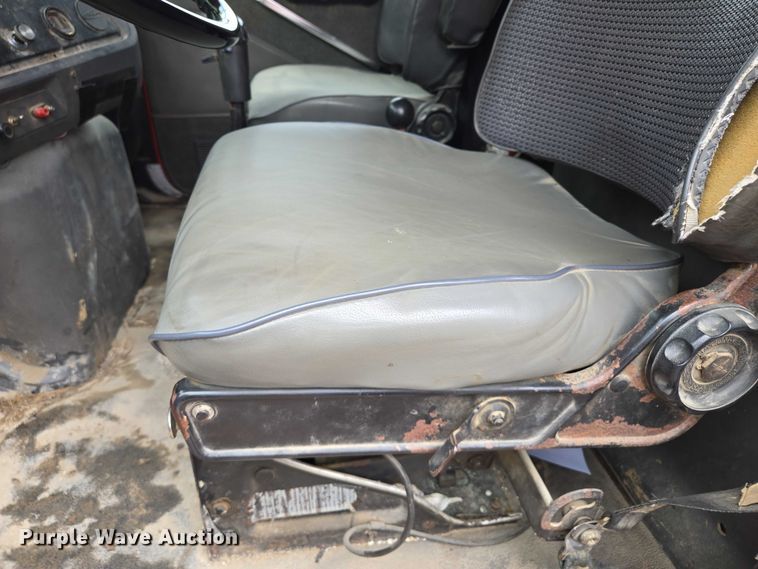 image for item EM7447 1995 Ford L9000 dump truck