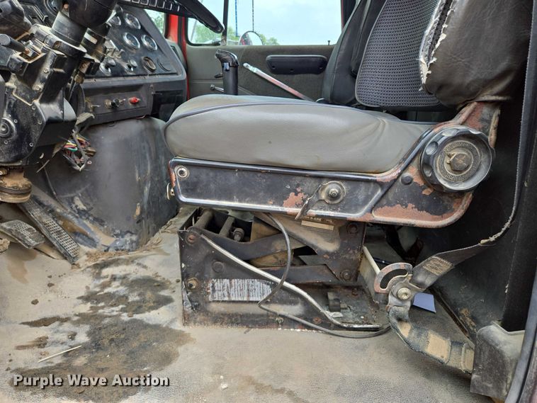 image for item EM7447 1995 Ford L9000 dump truck