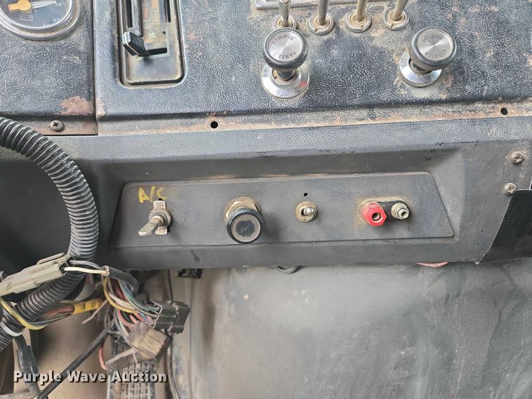 image for item EM7447 1995 Ford L9000 dump truck